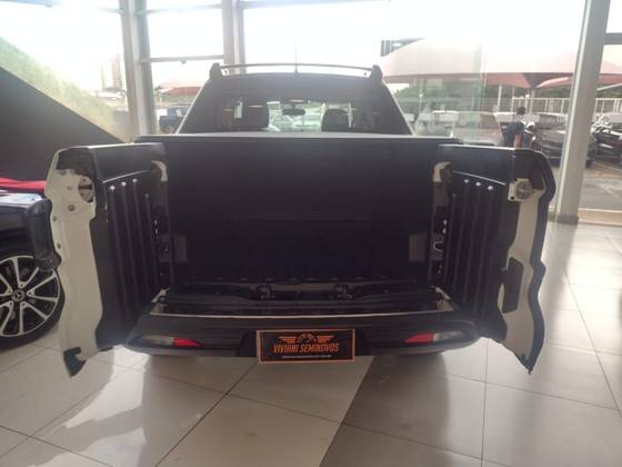 FIAT TORO 1.8 16V EVO FLEX FREEDOM AT6 FIAT TORO 1.8 16V EVO FLEX FREEDOM AT6